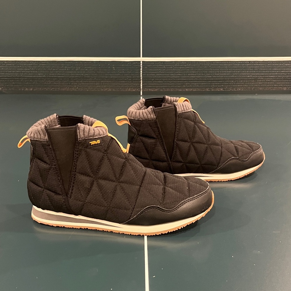 New Teva Ember Mid Boot Quilted Black Womens 9